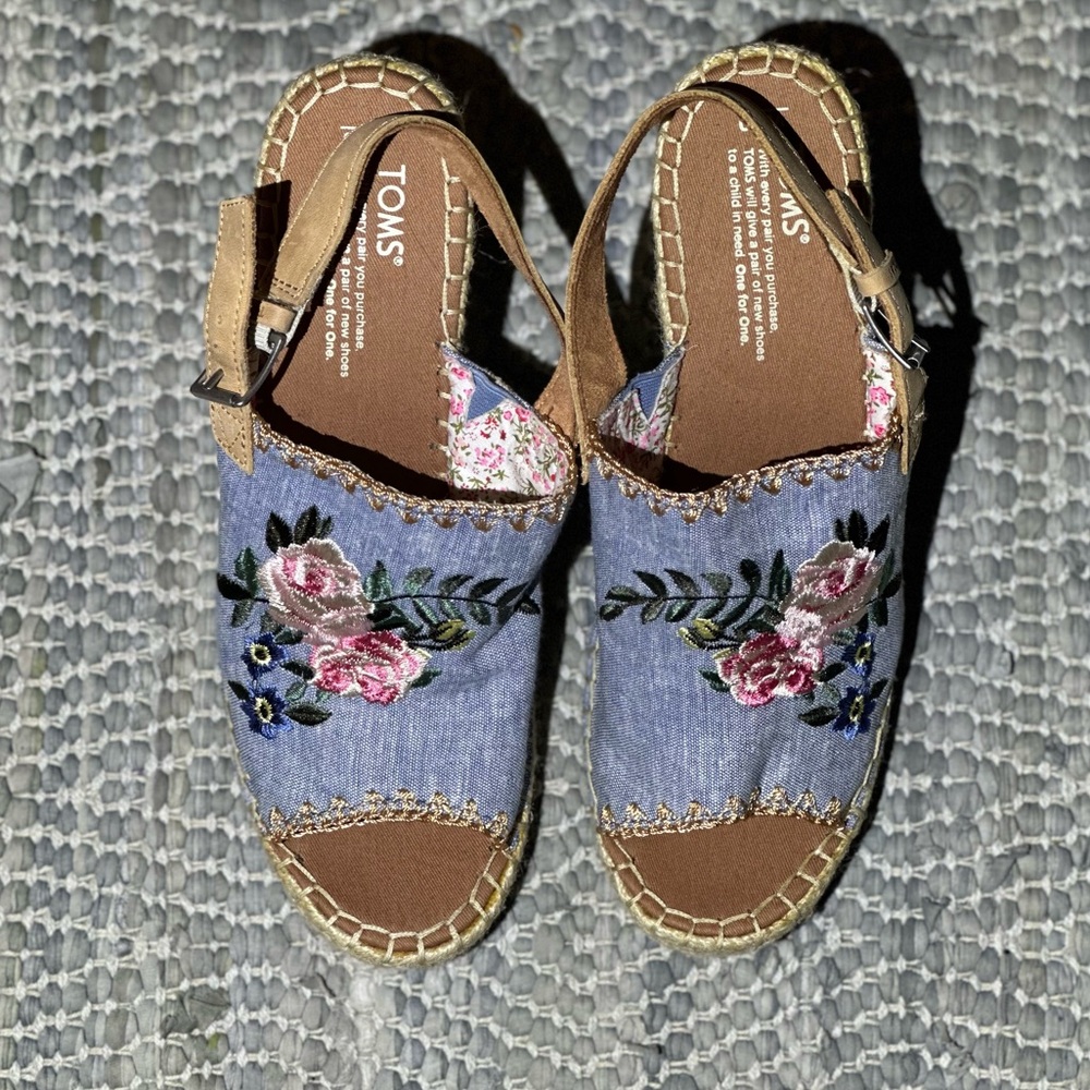 Toms Monica Wedge Floral Embroidered Sandals